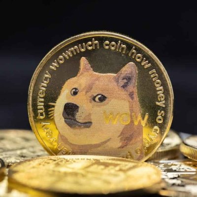 DOGE sube: Una venta masiva golpea duramente a Ethereum y Solana, pero Dogecoin sube